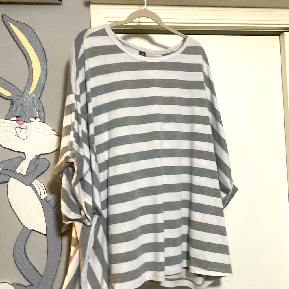Pull over plus size Tee drop shoulders.
